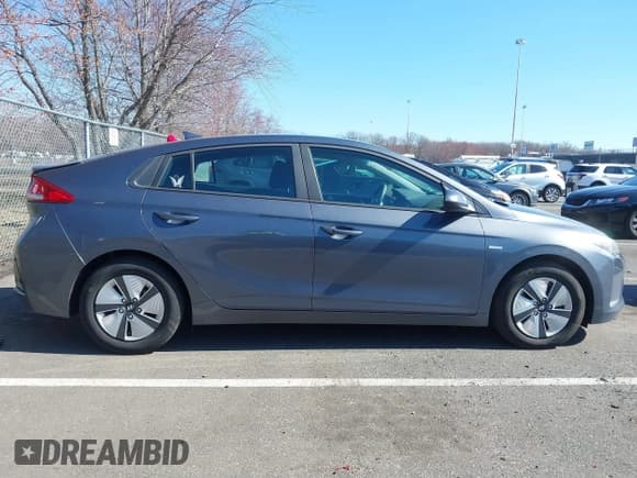 ✅ 2018 Hyundai Ioniq Blue • VIN: KMHC65LC7JU065772 • Lot: 41890880. Wystawiony na IAAI z przebiegiem 83 386 mil. Bezpłatny archiwum sprzedaży aukcyjnych z USA i szczegółowy raport historii pojazdu na DreamBid. Zdjęcie 13.