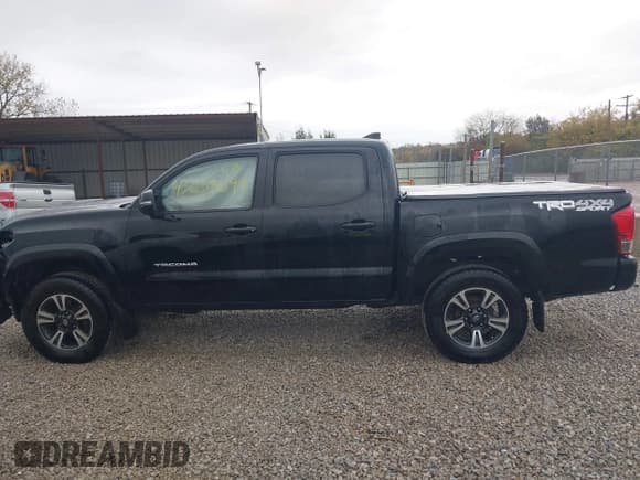 ✅ 2017 Toyota Tacoma TRD Sport • VIN: 5TFCZ5AN0HX058610 • Lot: 43638099. Listed on IAAI with 121,187 mi. Free auction sales archive from the USA and detailed vehicle history report at DreamBid. Image 14.