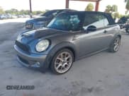 ✅ 2010 MINI Convertible S • VIN: WMWMS3C57ATY51102 • Лот: 43162568. Опубликован ранее на IAAI с пробегом 68 148 миль. Бесплатный доступ к архиву аукционных продаж из США и подробный отчёт об истории автомобиля на DreamBid. Изображение 2.