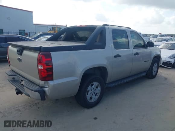 ✅ 2007 Chevrolet Avalanche LTZ • VIN: 3GNEC12057G137514 • Lot: 42508965. Listed on IAAI with 185,295 mi. Free auction sales archive from the USA and detailed vehicle history report at DreamBid. Image 4.