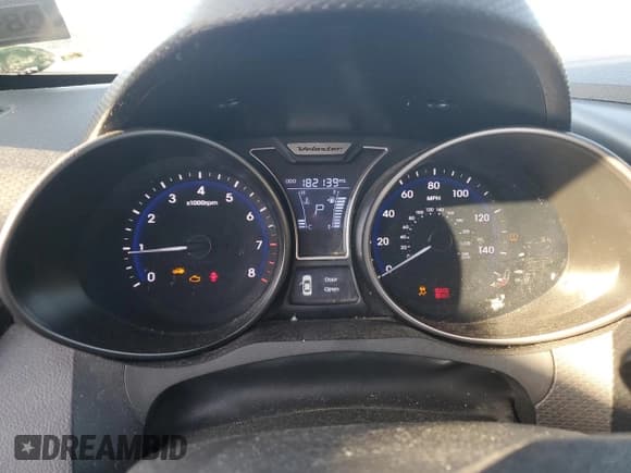 ✅ 2013 Hyundai Veloster Turbo • VIN: KMHTC6AE6DU109686 • Lot: 76933534. Wystawiony na Copart z przebiegiem 182 139 mil. Bezpłatny archiwum sprzedaży aukcyjnych z USA i szczegółowy raport historii pojazdu na DreamBid. Zdjęcie 9.