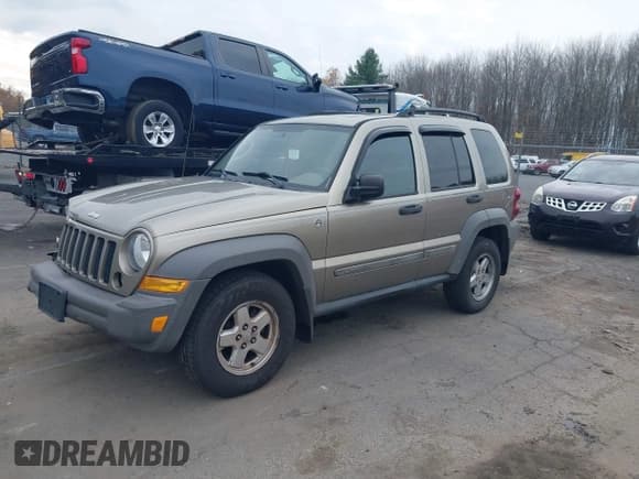 ✅ 2006 Jeep Liberty Sport • VIN: 1J4GL48K16W233677 • Лот: 43591278. Опубликован ранее на IAAI с пробегом 101 792 миль. Бесплатный доступ к архиву аукционных продаж из США и подробный отчёт об истории автомобиля на DreamBid. Изображение 2.