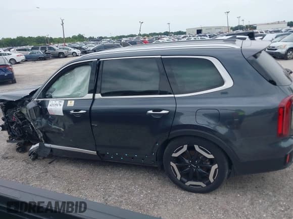 ✅ 2023 Kia Telluride S • VIN: 5XYP6DGC7PG405488 • Lot: 42135176. Listed on IAAI with 16,799 mi. Free auction sales archive from the USA and detailed vehicle history report at DreamBid. Image 14.