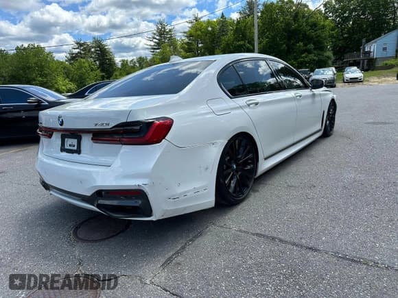 ✅ 2020 BMW 7 Series 740i xDrive • VIN: WBA7T4C04LCE19948 • Lot: 61751895. Listed on Copart with 37,579 mi. Free auction sales archive from the USA and detailed vehicle history report at DreamBid. Image 3.