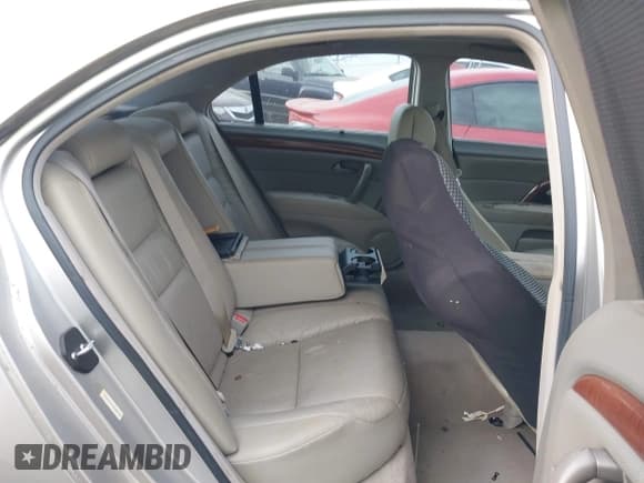 ✅ 2006 Acura RL • VIN: JH4KB16526C008117 • Lot: 43921935. Listed on IAAI with 157,473 mi. Free auction sales archive from the USA and detailed vehicle history report at DreamBid. Image 8.