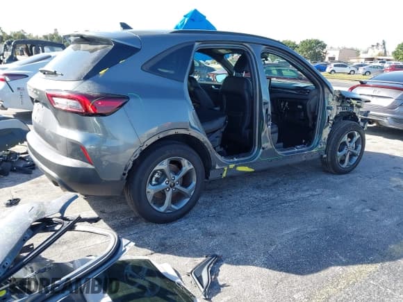 ✅ 2025 Ford Escape ST-Line • VIN: 1FMCU0MN7SUB33725 • Лот: 43674097. Опубликован ранее на IAAI с пробегом 6 573 миль. Бесплатный доступ к архиву аукционных продаж из США и подробный отчёт об истории автомобиля на DreamBid. Изображение 4.