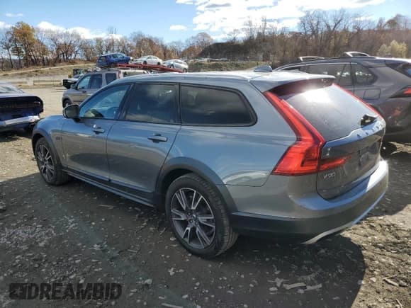 ✅ 2017 Volvo V90 • VIN: YV4A22NL2H1006186 • Лот: 80231784. Опубликован ранее на Copart с пробегом 79 486 миль. Бесплатный доступ к архиву аукционных продаж из США и подробный отчёт об истории автомобиля на DreamBid. Изображение 2.