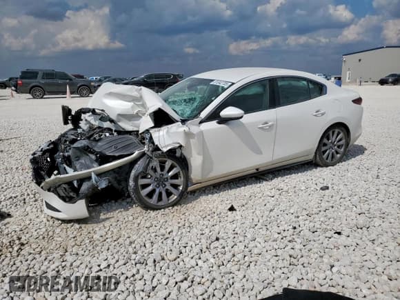 ✅ 2022 Mazda 3 Select • VIN: 3MZBPABL9NM314166 • Lot: 81042705. Wystawiony na Copart z przebiegiem Nie podano. Bezpłatny archiwum sprzedaży aukcyjnych z USA i szczegółowy raport historii pojazdu na DreamBid. Zdjęcie 1.