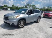 ✅ 2015 Toyota Highlander LE Plus • VIN: 5TDZKRFH5FS098998 • Lot: 42394326. Wystawiony na IAAI z przebiegiem 136 450 mil. Bezpłatny archiwum sprzedaży aukcyjnych z USA i szczegółowy raport historii pojazdu na DreamBid. Zdjęcie 18.