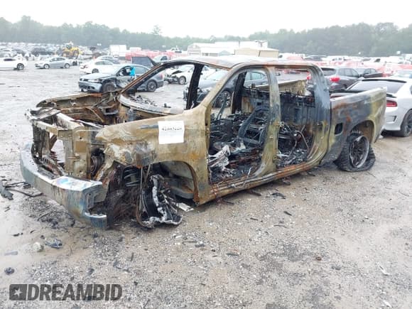 ✅ 2019 Chevrolet Silverado 1500 LT • VIN: 1GCPWCED0KZ116422 • Lot: 42883220. Wystawiony na IAAI z przebiegiem Nie podano. Bezpłatny archiwum sprzedaży aukcyjnych z USA i szczegółowy raport historii pojazdu na DreamBid. Zdjęcie 2.