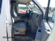 ✅ 2011 Ford Econoline Cargo Commercial • VIN: 1FTNS2EL5BDB39812 • Lot: 42528351. Wystawiony na IAAI z przebiegiem 324 851 mil. Bezpłatny archiwum sprzedaży aukcyjnych z USA i szczegółowy raport historii pojazdu na DreamBid. Zdjęcie 5.
