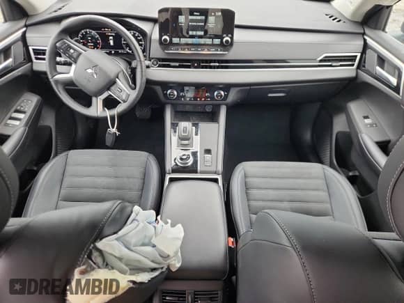 2024 Mitsubishi Outlander SE z VIN JA4J3VA8XRZ005478, wystawiony jako Copart lot #65092965 z przebiegiem 6 624 mil mil oraz Szkoda całkowita • Salvage title. Historia ofert i sprzedaży dostępna na DreamBid. Obrazek 8.