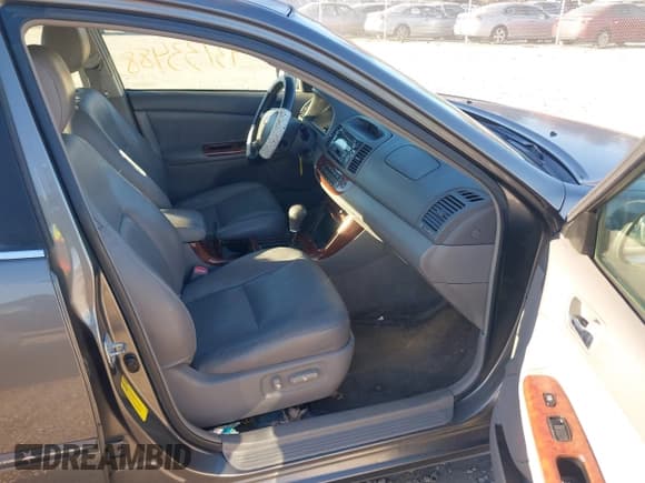 ✅ 2005 Toyota Camry XLE • VIN: 4T1BE30K15U571747 • Lot: 43733488. Listed on IAAI with 219,372 mi. Free auction sales archive from the USA and detailed vehicle history report at DreamBid. Image 5.