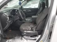 ✅ 2018 Chevrolet Traverse LT Cloth • VIN: 1GNEVGKW4JJ159768 • Lot: 83325894. Wystawiony na Copart z przebiegiem Nie podano. Bezpłatny archiwum sprzedaży aukcyjnych z USA i szczegółowy raport historii pojazdu na DreamBid. Zdjęcie 7.