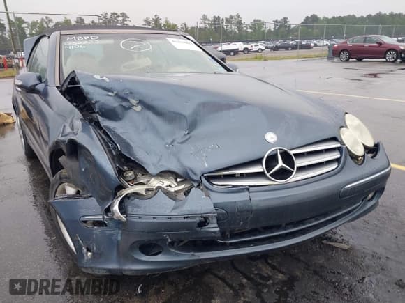 ✅ 2005 Mercedes-Benz CLK 320 • VIN: WDBTK65J65F134106 • Lot: 42322069. Wystawiony na IAAI z przebiegiem 138 407 mil. Bezpłatny archiwum sprzedaży aukcyjnych z USA i szczegółowy raport historii pojazdu na DreamBid. Zdjęcie 6.