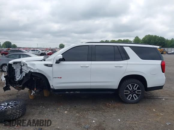 ✅ 2024 GMC Yukon AT4 • VIN: 1GKS2CKL7RR332686 • Lot: 42713210. Wystawiony na IAAI z przebiegiem 18 900 mil. Bezpłatny archiwum sprzedaży aukcyjnych z USA i szczegółowy raport historii pojazdu na DreamBid. Zdjęcie 15.
