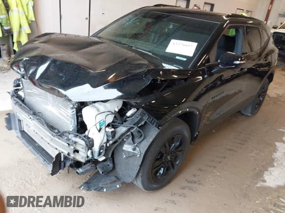 ✅ 2022 Chevrolet Blazer LT • VIN: 3GNKBHR44NS192991 • Lot: 43370857. Listed on IAAI with 33,604 mi. Free auction sales archive from the USA and detailed vehicle history report at DreamBid. Image 17.