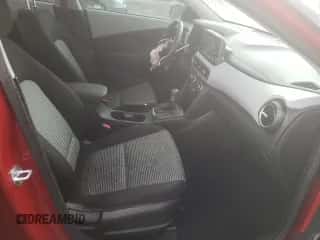 2020 Hyundai Kona SEL z VIN KM8K22AA1LU509951, wystawiony jako Copart lot #61039692 z przebiegiem 26 704 mil mil oraz . Historia ofert i sprzedaży dostępna na DreamBid. Obrazek 5.