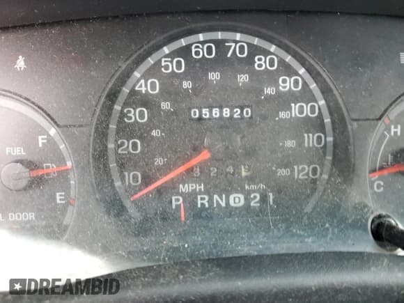 ✅ 2000 Ford Crown Victoria • VIN: 2FAFP73WXYX157746 • Lot: 82748804. Wystawiony na Copart z przebiegiem 56 820 mil. Bezpłatny archiwum sprzedaży aukcyjnych z USA i szczegółowy raport historii pojazdu na DreamBid. Zdjęcie 9.