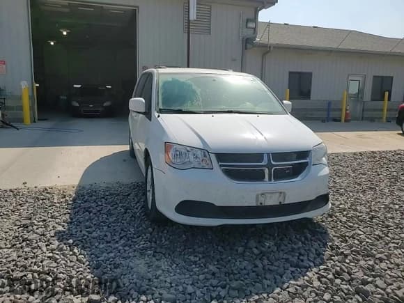 ✅ 2016 Dodge Grand Caravan SXT • VIN: 2C4RDGCG0GR384570 • Lot: 80208015. Listed on Copart with 173,017 mi. Free auction sales archive from the USA and detailed vehicle history report at DreamBid. Image 14.