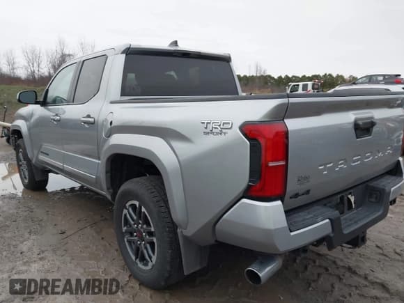 ✅ 2024 Toyota Tacoma TRD Sport • VIN: 3TMLB5JN5RM083921 • Lot: 43628715. Listed on IAAI with 18,380 mi. Free auction sales archive from the USA and detailed vehicle history report at DreamBid. Image 3.