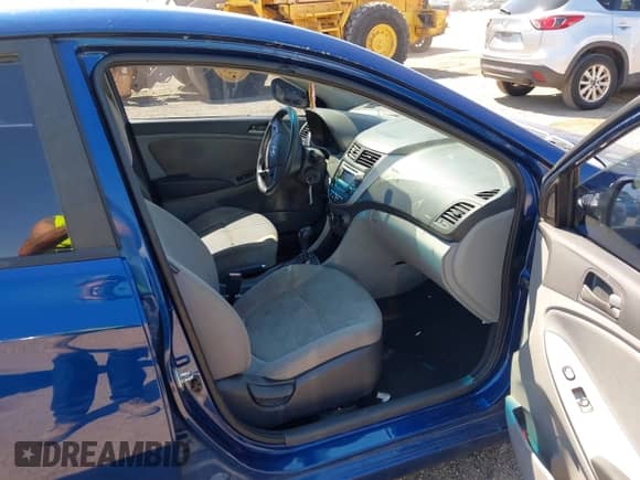 2016 Hyundai Accent SE z VIN KMHCT4AE1GU165379, wystawiony jako IAAI lot #43338467 z przebiegiem 116 366 mil mil oraz . Historia ofert i sprzedaży dostępna na DreamBid. Obrazek 5.