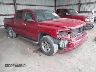 ✅ 2010 Dodge Dakota Bighorn/Lonestar • VIN: 1D7CW3GK9AS194611 • Lot: 43441983. Wystawiony na IAAI z przebiegiem 99 300 mil. Bezpłatny archiwum sprzedaży aukcyjnych z USA i szczegółowy raport historii pojazdu na DreamBid. Zdjęcie 1.