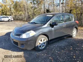 ✅ 2011 Nissan Versa S • VIN: 3N1BC1CP1BL422155 • Lot: 90705235. Wystawiony na Copart z przebiegiem 322 346 mil. Bezpłatny archiwum sprzedaży aukcyjnych z USA i szczegółowy raport historii pojazdu na DreamBid. Zdjęcie 1.