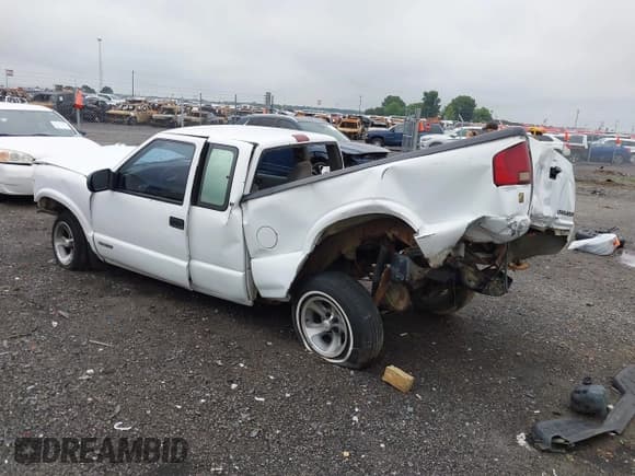 ✅ 2002 Chevrolet S-10 • VIN: 1GCCS19WX28188728 • Лот: 42337500. Опубликован ранее на IAAI с пробегом 305 227 миль. Бесплатный доступ к архиву аукционных продаж из США и подробный отчёт об истории автомобиля на DreamBid. Изображение 3.
