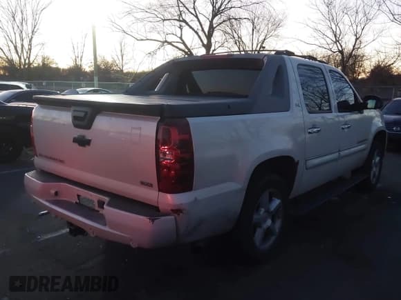 ✅ 2008 Chevrolet Avalanche 1LT • VIN: 3GNFK12338G239946 • Лот: 43812690. Опубликован ранее на IAAI с пробегом 223 627 миль. Бесплатный доступ к архиву аукционных продаж из США и подробный отчёт об истории автомобиля на DreamBid. Изображение 4.