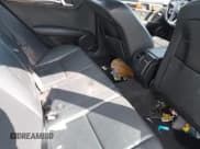 ✅ 2012 Mercedes-Benz C 300 Sport • VIN: WDDGF8BB7CR201054 • Lot: 42240771. Wystawiony na IAAI z przebiegiem 171 416 mil. Bezpłatny archiwum sprzedaży aukcyjnych z USA i szczegółowy raport historii pojazdu na DreamBid. Zdjęcie 8.