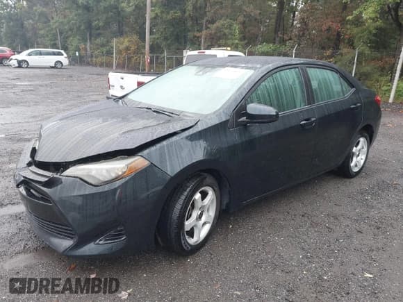 ✅ 2018 Toyota Corolla L • VIN: 5YFBURHEXJP853353 • Lot: 43135691. Wystawiony na IAAI z przebiegiem 124 339 mil. Bezpłatny archiwum sprzedaży aukcyjnych z USA i szczegółowy raport historii pojazdu na DreamBid. Zdjęcie 17.