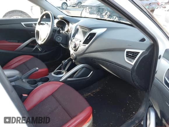 ✅ 2014 Hyundai Veloster • VIN: KMHTC6AD9EU185928 • Lot: 41720927. Wystawiony na IAAI z przebiegiem 94 023 mil. Bezpłatny archiwum sprzedaży aukcyjnych z USA i szczegółowy raport historii pojazdu na DreamBid. Zdjęcie 5.