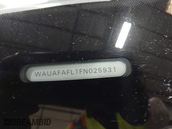 ✅ 2015 Audi A4 Premium • VIN: WAUAFAFL1FN025931 • Lot: 41829909. Wystawiony na IAAI z przebiegiem Nie podano. Bezpłatny archiwum sprzedaży aukcyjnych z USA i szczegółowy raport historii pojazdu na DreamBid. Zdjęcie 9.