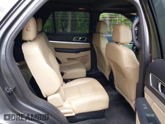 ✅ 2017 Ford Explorer XLT • VIN: 1FM5K8D85HGA97712 • Lot: 42386788. Wystawiony na IAAI z przebiegiem 152 537 mil. Bezpłatny archiwum sprzedaży aukcyjnych z USA i szczegółowy raport historii pojazdu na DreamBid. Zdjęcie 8.