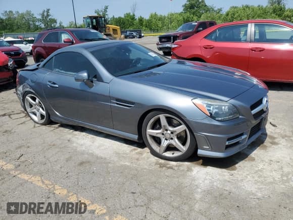 ✅ 2016 Mercedes-Benz SLK 300 • VIN: WDDPK3JA6GF121176 • Лот: 60413565. Опубликован ранее на Copart с пробегом 69 218 миль. Бесплатный доступ к архиву аукционных продаж из США и подробный отчёт об истории автомобиля на DreamBid. Изображение 4.