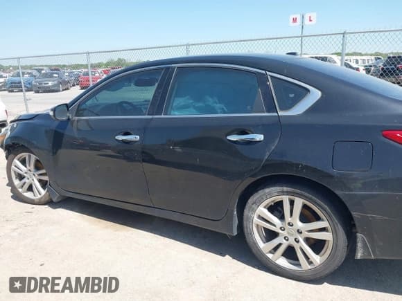 ✅ 2017 Nissan Altima SL • VIN: 1N4BL3AP1HC277432 • Lot: 41996670. Listed on IAAI with 139,446 mi. Free auction sales archive from the USA and detailed vehicle history report at DreamBid. Image 14.