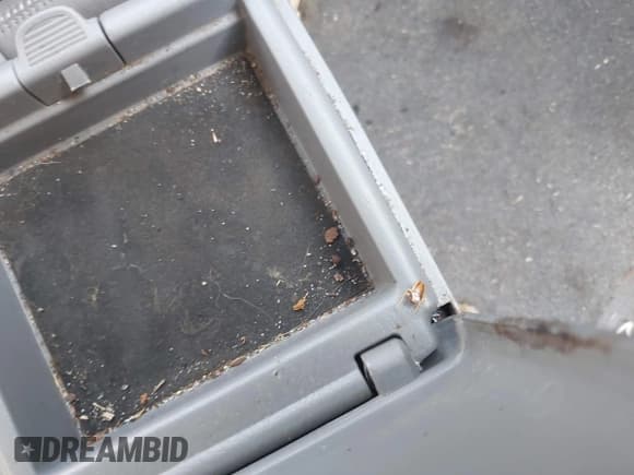 ✅ 2004 Mazda MPV ES • VIN: JM3LW28J640523556 • Lot: 43336464. Wystawiony na IAAI z przebiegiem 140 793 mil. Bezpłatny archiwum sprzedaży aukcyjnych z USA i szczegółowy raport historii pojazdu na DreamBid. Zdjęcie 13.