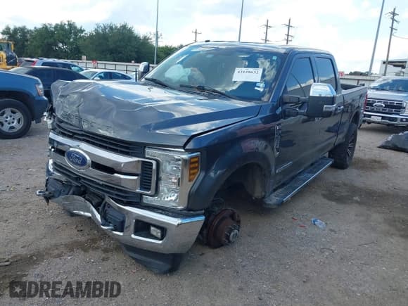 ✅ 2019 Ford F-250 XL • VIN: 1FT7W2BT7KEE03043 • Лот: 43128632. Опубликован ранее на IAAI с пробегом 178 854 миль. Бесплатный доступ к архиву аукционных продаж из США и подробный отчёт об истории автомобиля на DreamBid. Изображение 2.