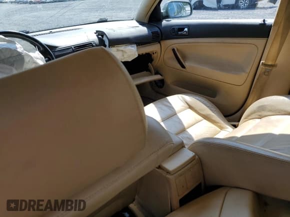 ✅ 2003 Volkswagen Passat GLX • VIN: WVWYH63B23E326238 • Lot: 70220704. Wystawiony na Copart z przebiegiem 167 857 mil. Bezpłatny archiwum sprzedaży aukcyjnych z USA i szczegółowy raport historii pojazdu na DreamBid. Zdjęcie 8.