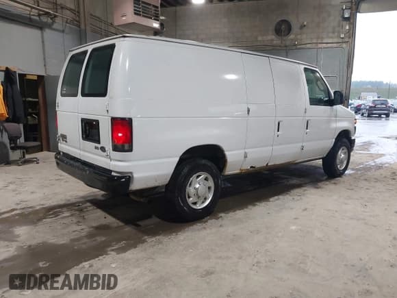 ✅ 2014 Ford Econoline Cargo Commercial • VIN: 1FTNE2EW6EDA09124 • Lot: 43673483. Wystawiony na IAAI z przebiegiem 190 347 mil. Bezpłatny archiwum sprzedaży aukcyjnych z USA i szczegółowy raport historii pojazdu na DreamBid. Zdjęcie 4.