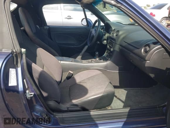 ✅ 2001 Mazda MX-5 Miata • VIN: JM1NB353710217793 • Lot: 42858253. Listed on IAAI with 72,000 mi. Free auction sales archive from the USA and detailed vehicle history report at DreamBid. Image 5.