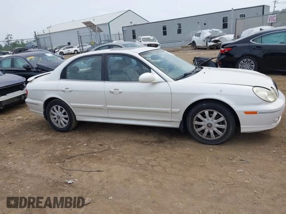 ✅ 2004 Hyundai Sonata GLS • VIN: KMHWF35HX4A006490 • Lot: 42493211. Listed on IAAI with 90,038 mi. Free auction sales archive from the USA and detailed vehicle history report at DreamBid. Image 13.