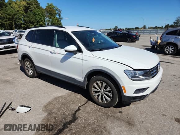 ✅ 2020 Volkswagen Tiguan S • VIN: 3VV1B7AX3LM128092 • Лот: 82205765. Опубликован ранее на Copart с пробегом 78 281 миль. Бесплатный доступ к архиву аукционных продаж из США и подробный отчёт об истории автомобиля на DreamBid. Изображение 4.