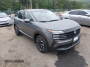 ✅ 2025 Nissan Kicks SV • VIN: 3N8AP6CB4SL325521 • Лот: 43019487. Опубликован ранее на IAAI с пробегом 327 миль. Бесплатный доступ к архиву аукционных продаж из США и подробный отчёт об истории автомобиля на DreamBid. Изображение 1.