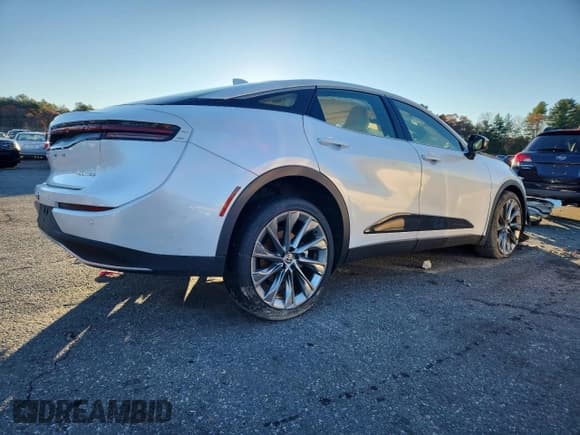 ✅ 2025 Toyota Crown XLE • VIN: JTDAAAAFXS3031655 • Lot: 93197215. Listed on Copart with 5,239 mi. Free auction sales archive from the USA and detailed vehicle history report at DreamBid. Image 3.