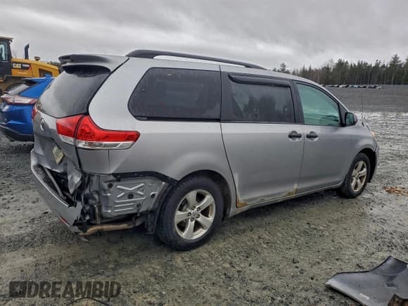 ✅ 2013 Toyota Sienna L • VIN: 5TDZK3DC8DS336697 • Lot: 94212395. Listed on Copart with 186,984 mi. Free auction sales archive from the USA and detailed vehicle history report at DreamBid. Image 3.