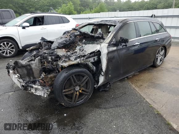 ✅ 2019 Mercedes-Benz E 450 • VIN: WDDZH6JB0KA636553 • Лот: 60096195. Опубликован ранее на Copart с пробегом Не указан. Бесплатный доступ к архиву аукционных продаж из США и подробный отчёт об истории автомобиля на DreamBid. Изображение 1.