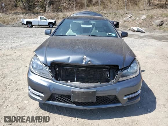 ✅ 2013 Mercedes-Benz C 250 • VIN: WDDGJ4HB4DF996985 • Lot: 53856745. Wystawiony na Copart z przebiegiem 80 198 mil. Bezpłatny archiwum sprzedaży aukcyjnych z USA i szczegółowy raport historii pojazdu na DreamBid. Zdjęcie 5.