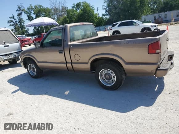 ✅ 2002 GMC Sonoma SL • VIN: 1GTCS145728187132 • Lot: 52917215. Wystawiony na Copart z przebiegiem 169 921 mil. Bezpłatny archiwum sprzedaży aukcyjnych z USA i szczegółowy raport historii pojazdu na DreamBid. Zdjęcie 2.